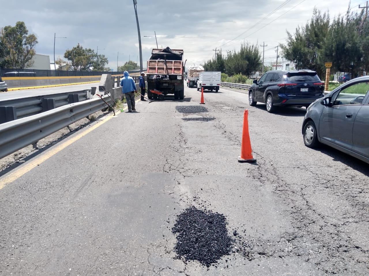 Realiza Infraestructura bacheo en Periférico y bajo puente de la autopista