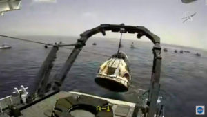 La nave espacial Crew Dragon de SpaceX cae en el Golfo de México con los astronautas de la NASA