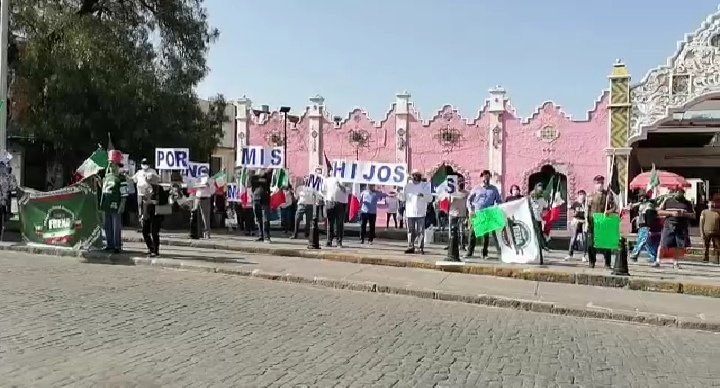 Por quinta ocasión integrantes de #FRENA se manifiestan, en esta ocasión sin vehículos