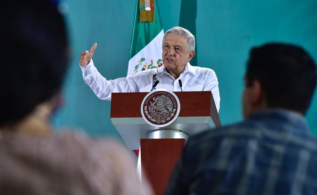 Un minuto de silencio seguido de aplausos, la iniciativa de AMLO para honrar a víctimas de la pandemia