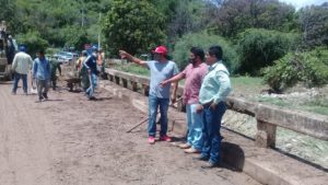 Concluye limpieza de calles y puente inundados  por lluvias en Piaxtla y Chinantla