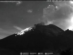 Durante la madrugada, el volcán Popocatépetl registró una explosión