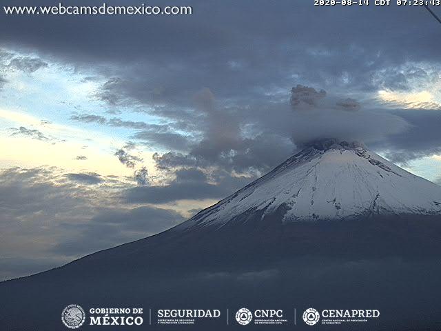 El volcán Popocatépetl amaneció cubierto de nieve