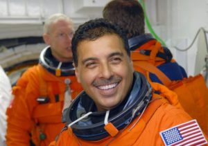 Tecnología no es prioridad del Gobierno, acusa el astronauta mexicano José Hernández