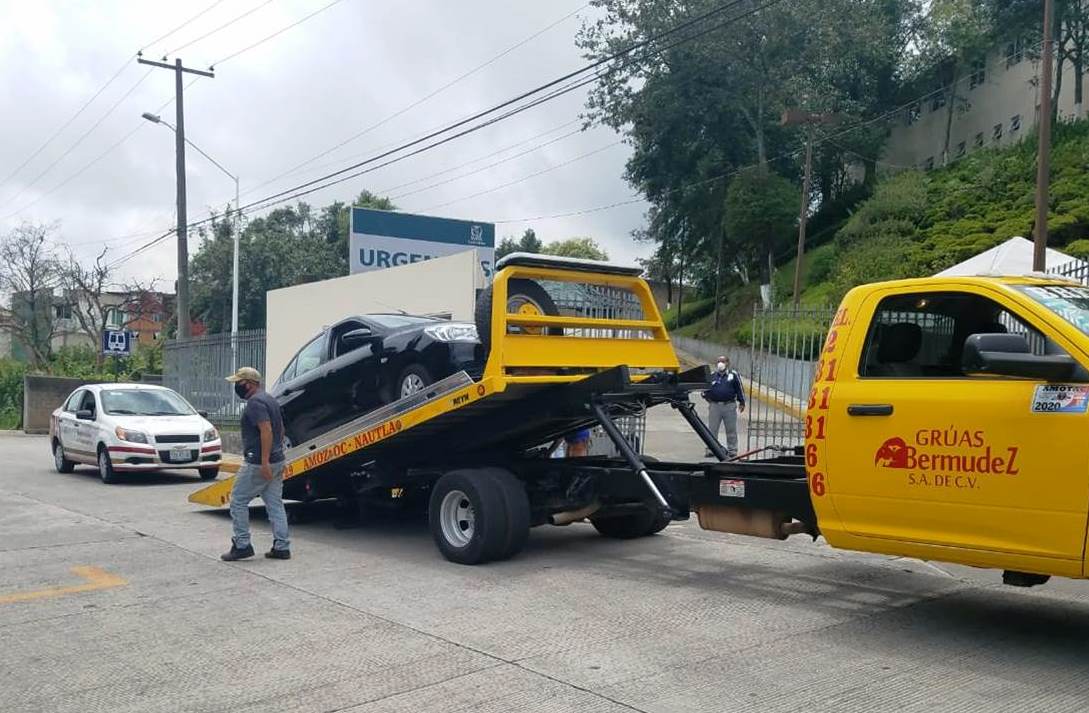 Asegura SMT dos taxis piratas en Teziutlán