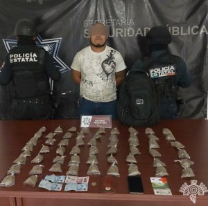 En Cholula, Policía Estatal detiene a presunto narcomenudista