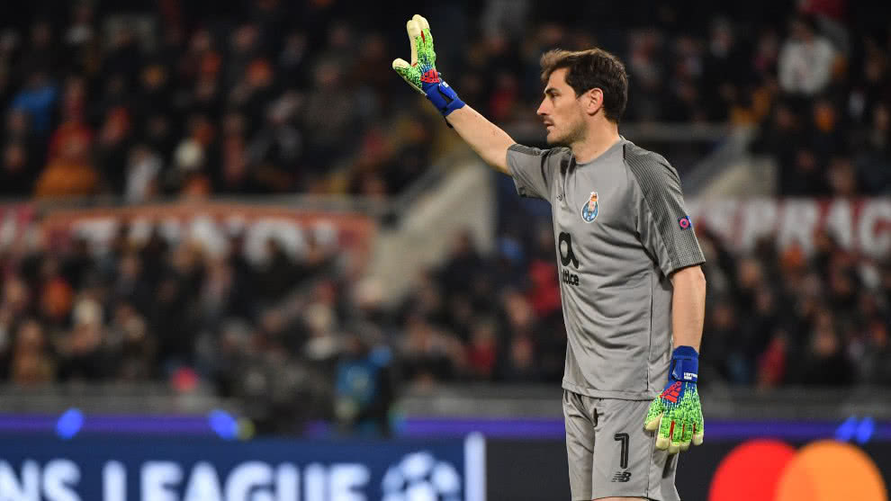 Iker Casillas anuncia su retiro definitivo de las canchas