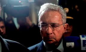 El expresidente de Colombia, Álvaro Uribe, quedó formalmente bajo arresto domiciliario