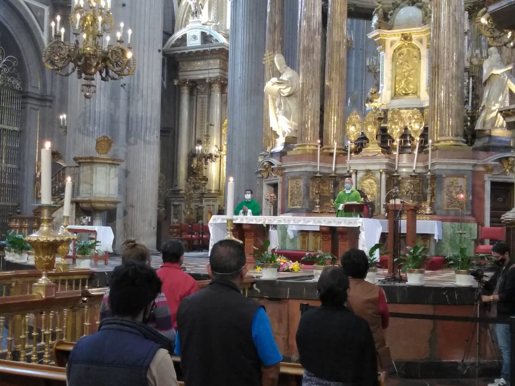 Pide obispo auxiliar de Puebla, salir de la pandemia fortalecidos apoyando al que menos tiene