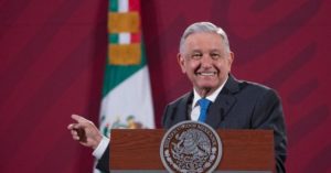 Hay recursos para comprar vacunas contra COVID, asegura AMLO