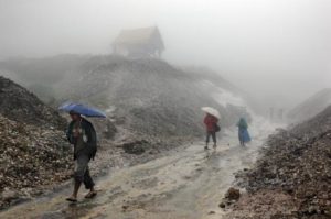 Rehabilitará gobierno del estado camios y puentes afectados por lluvias en la Sierra Norte