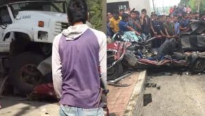 Camión del IMSS embiste vehículos en Chiapas; hay cuatro muertos
