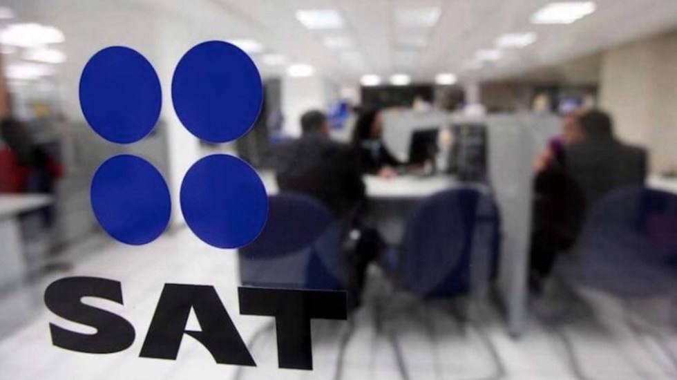 Investigan a exfuncionarios del SAT que permitieron compra de facturas falsas