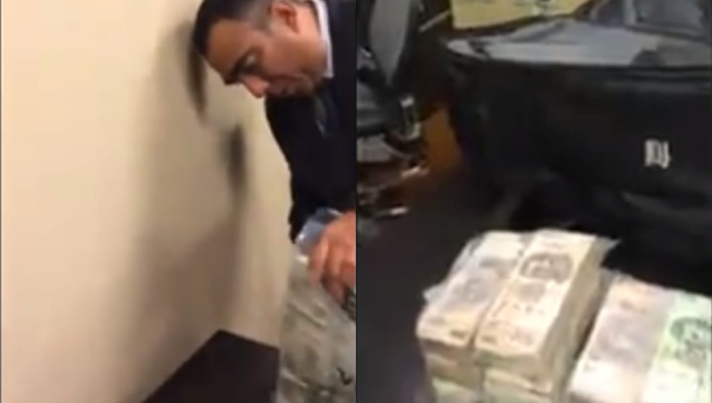 Filtran video de exfuncionario del Senado recibiendo bolsas de billetes