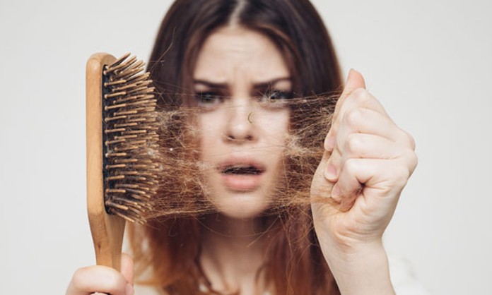 Pérdida de cabello, el posible síntoma nuevo de COVID-19