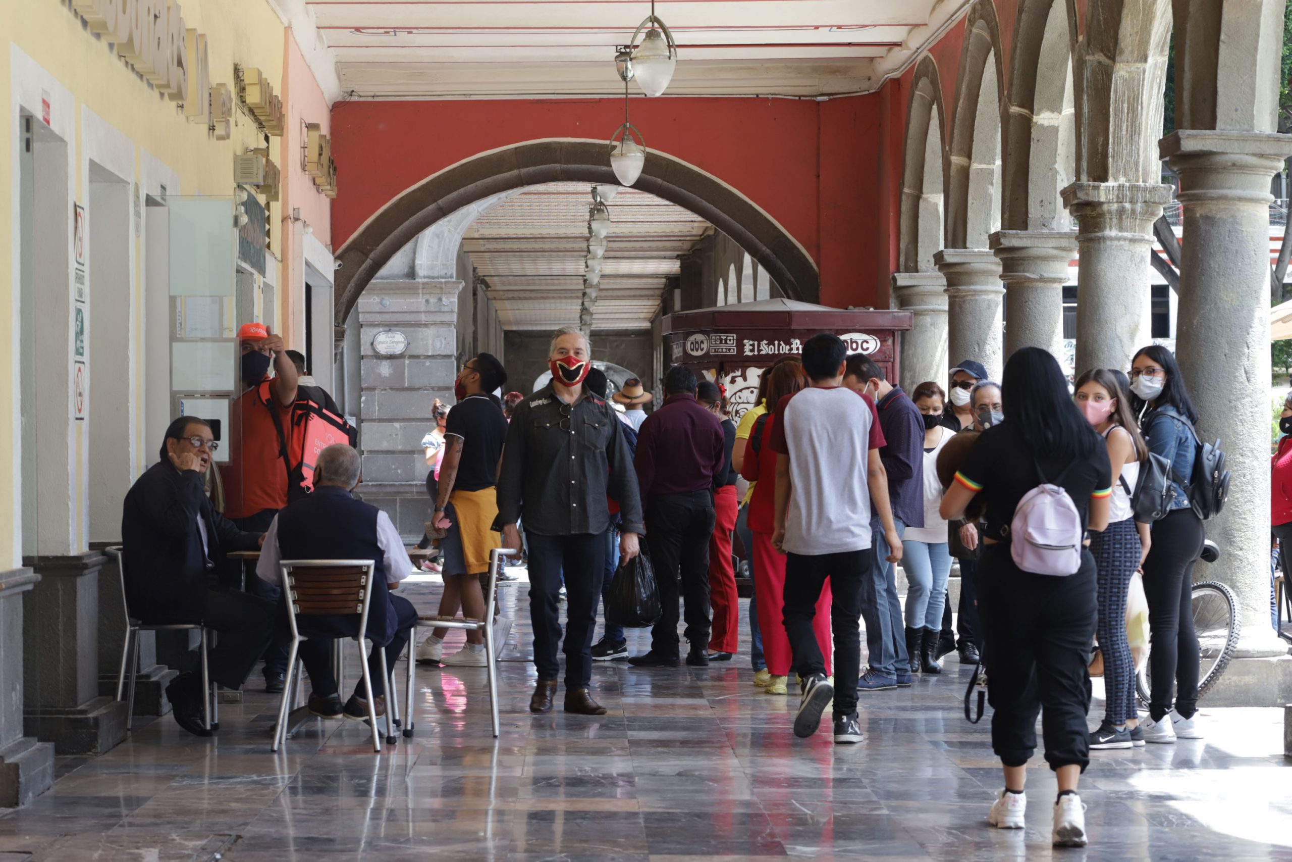 Con 305 nuevos casos de covid-19 inicia la semana Puebla y llega a 32 mil 504