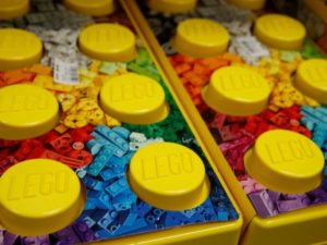 Lego invertirá 400 mdd para convertir sus bloques en “verdes”