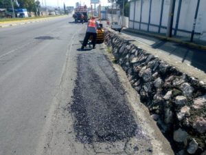 Realiza Infraestructura labores de  bacheo en bulevares Atlixco y Valsequillo