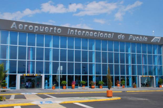 Recibe el Aeropuerto “Hermanos Serdán” 133 migrantes mexicanos; ocho de ellos poblanos
