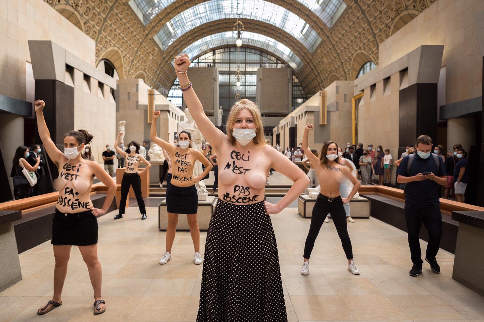 Protestan en el Museo de Orsay tras vetar la entrada a una mujer con escote