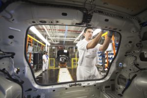 Crecen las exportaciones en la industria automotriz en Puebla: SE