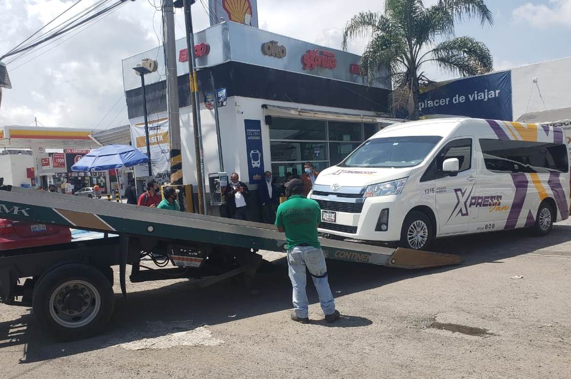 Detiene SMT dos unidades de la Ruta Xpress Van por circular de manera irregular