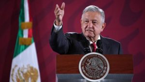 667 intelectuales se pronuncian contra AMLO por amenazar la libertad de expresión