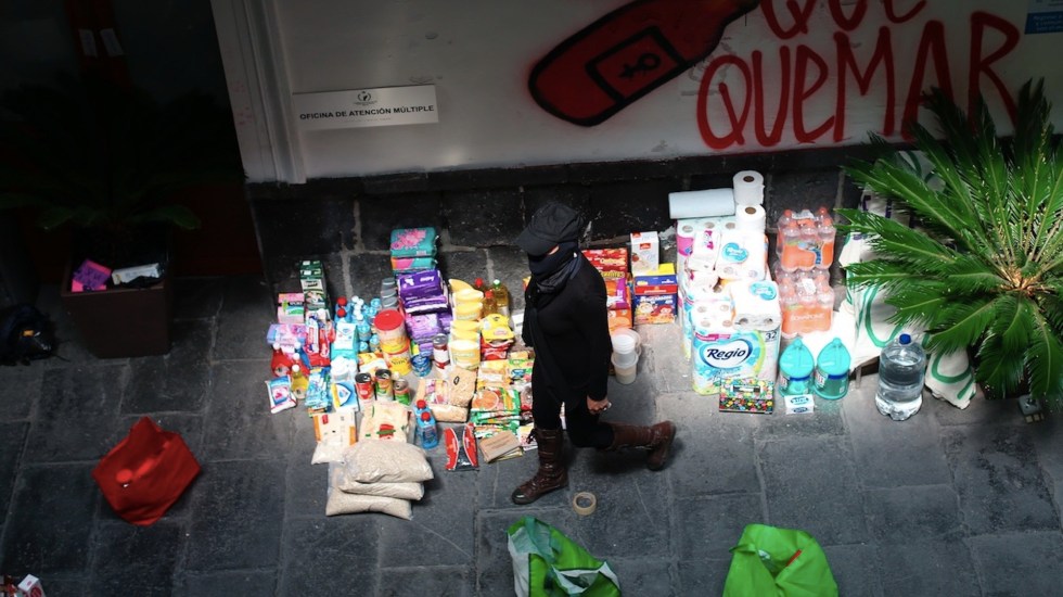 Reciben donativos manifestantes que mantienen tomadas instalaciones de la CNDH