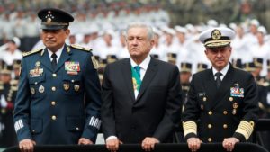 AMLO encabeza histórico desfile militar por el Día de la Independencia de México