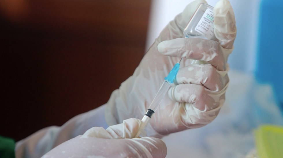 Vacuna contra COVID-19 podría estar lista a finales de 2020, asegura AstraZeneca