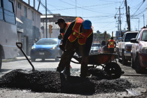 El bacheo es un paliativo, la solución es la construcción de nuevas calles: Rivera Vivanco