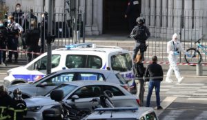 Ataque con cuchillo en iglesia de Niza, Francia, deja al menos tres muertos
