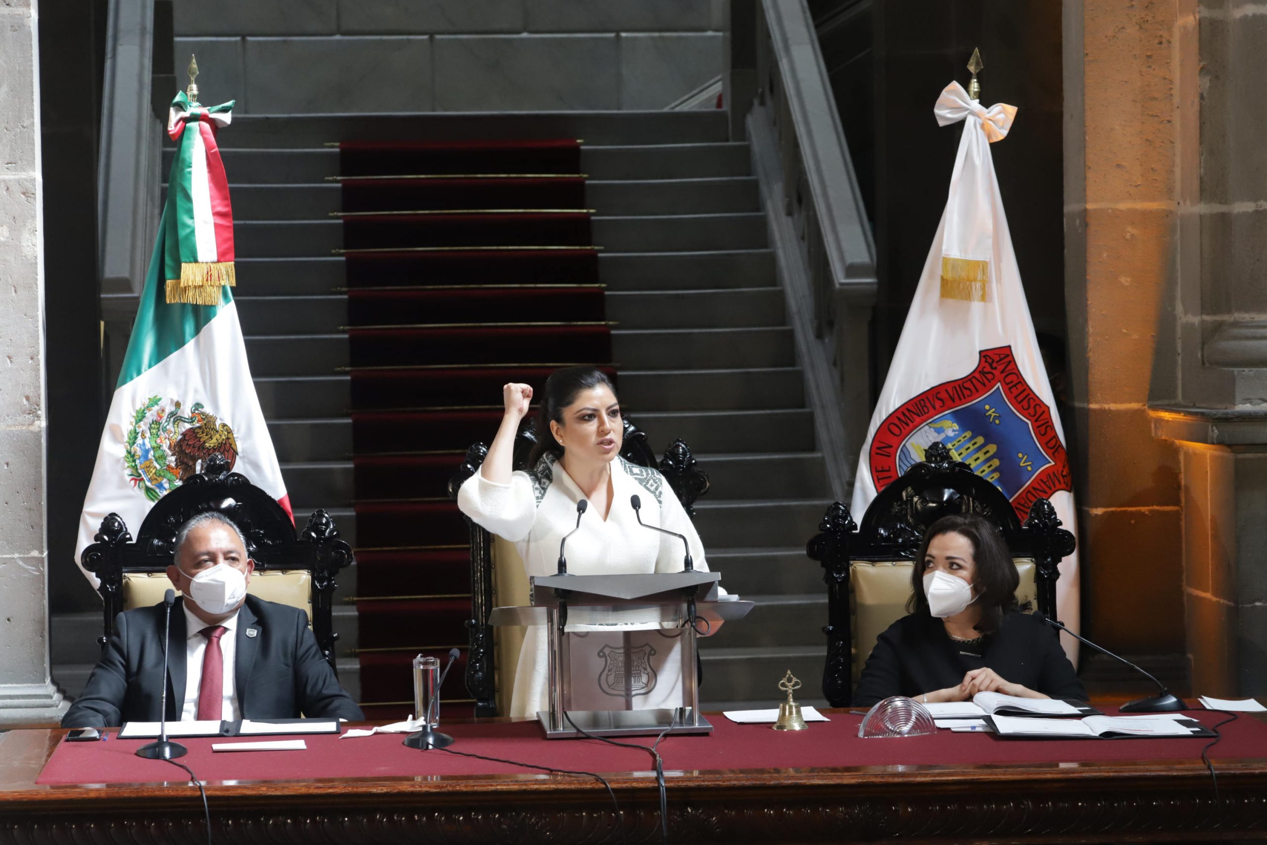 Todos contra Claudia en la guerra por el Ayuntamiento de Puebla