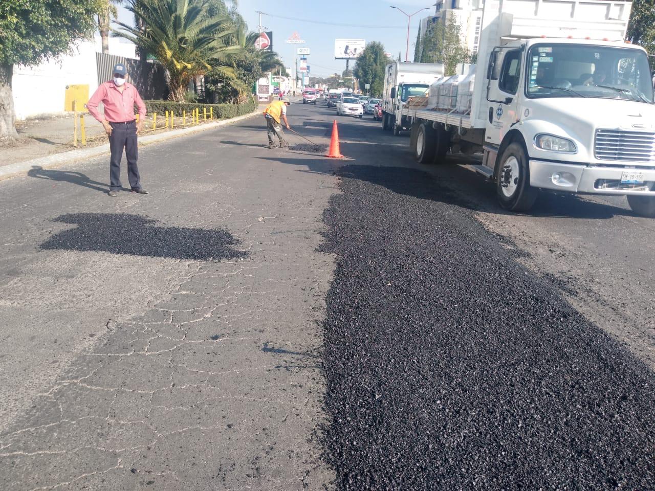 Realiza Infraestructura acciones de bacheo en vialidades estatales