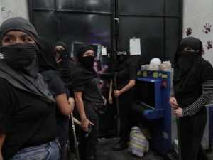 CNDH mantiene diálogo con feministas del ‘Bloque Negro’