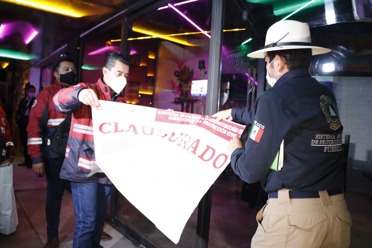 Clausuran tres establecimientos  en Puebla y San Andrés Cholula por incumplir con las medidas de prevención