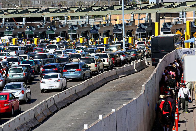 Hasta noviembre extiende EU cierre fronterizo con México