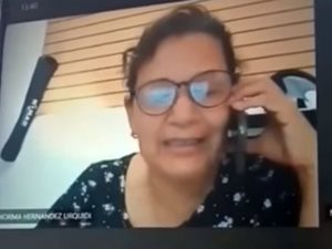 ‘Pinches huercos, no entregan ni ma….’, dice maestra en videollamada