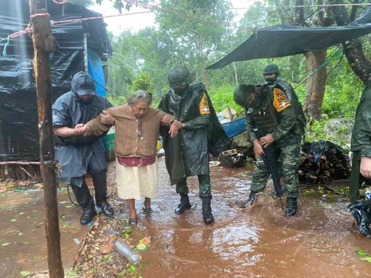 Más de 13 mil militares se desplegaron para atender huracanes