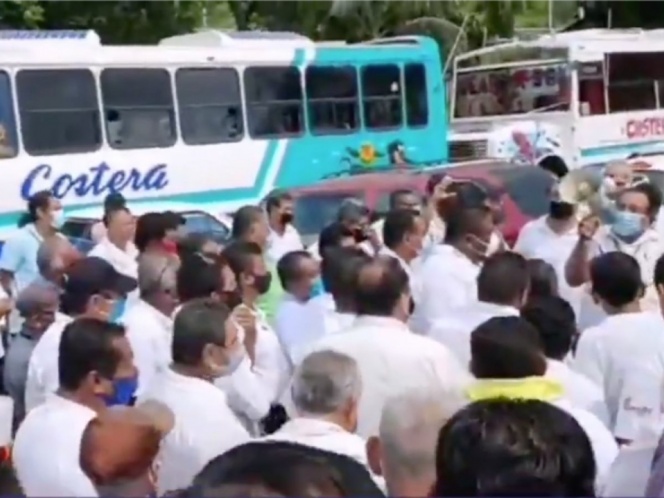 Transportistas exigen apoyos a Héctor Astudillo