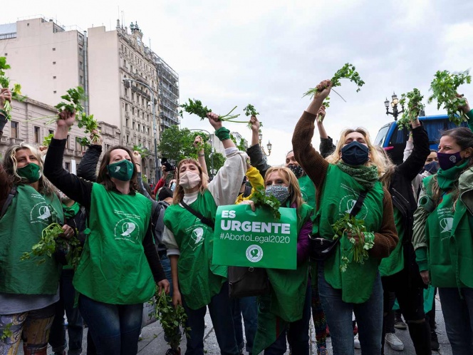 Presidente de Argentina entrega proyecto de ley para legalizar el aborto