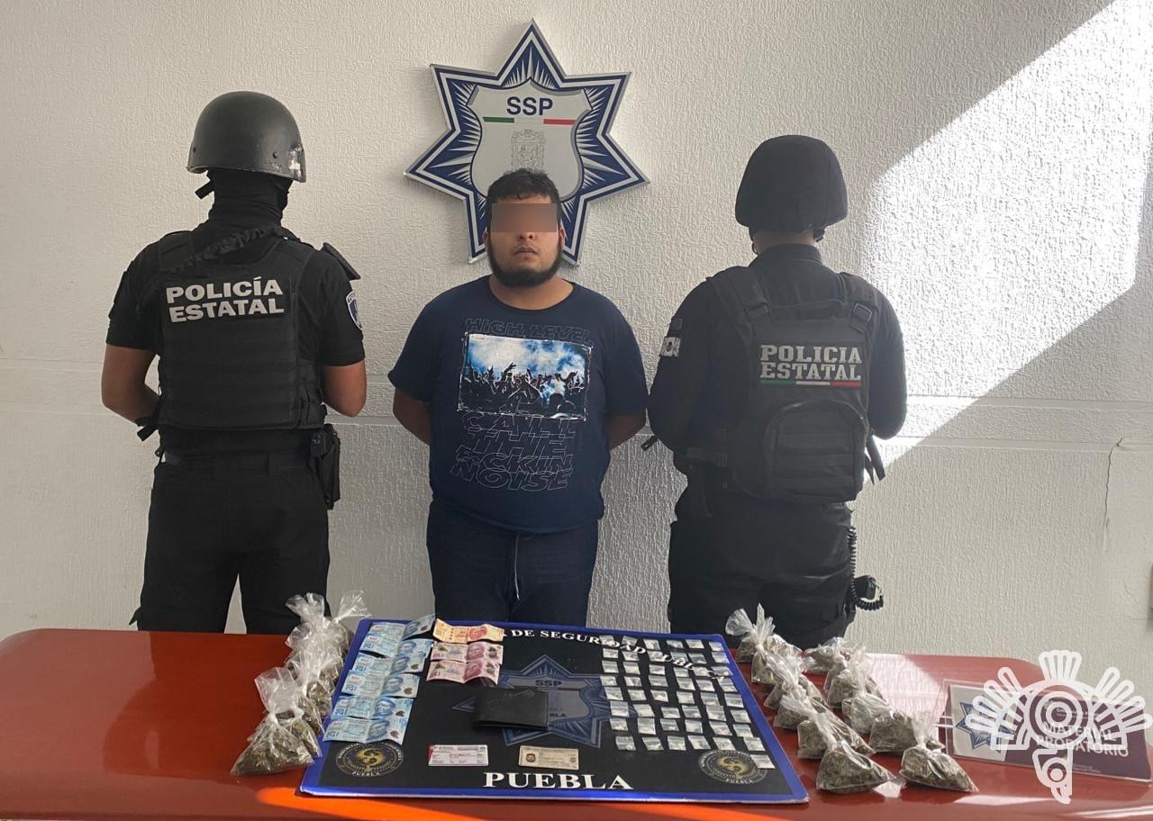 En Atlixco, Policía Estatal detiene a presunto narcomenudista