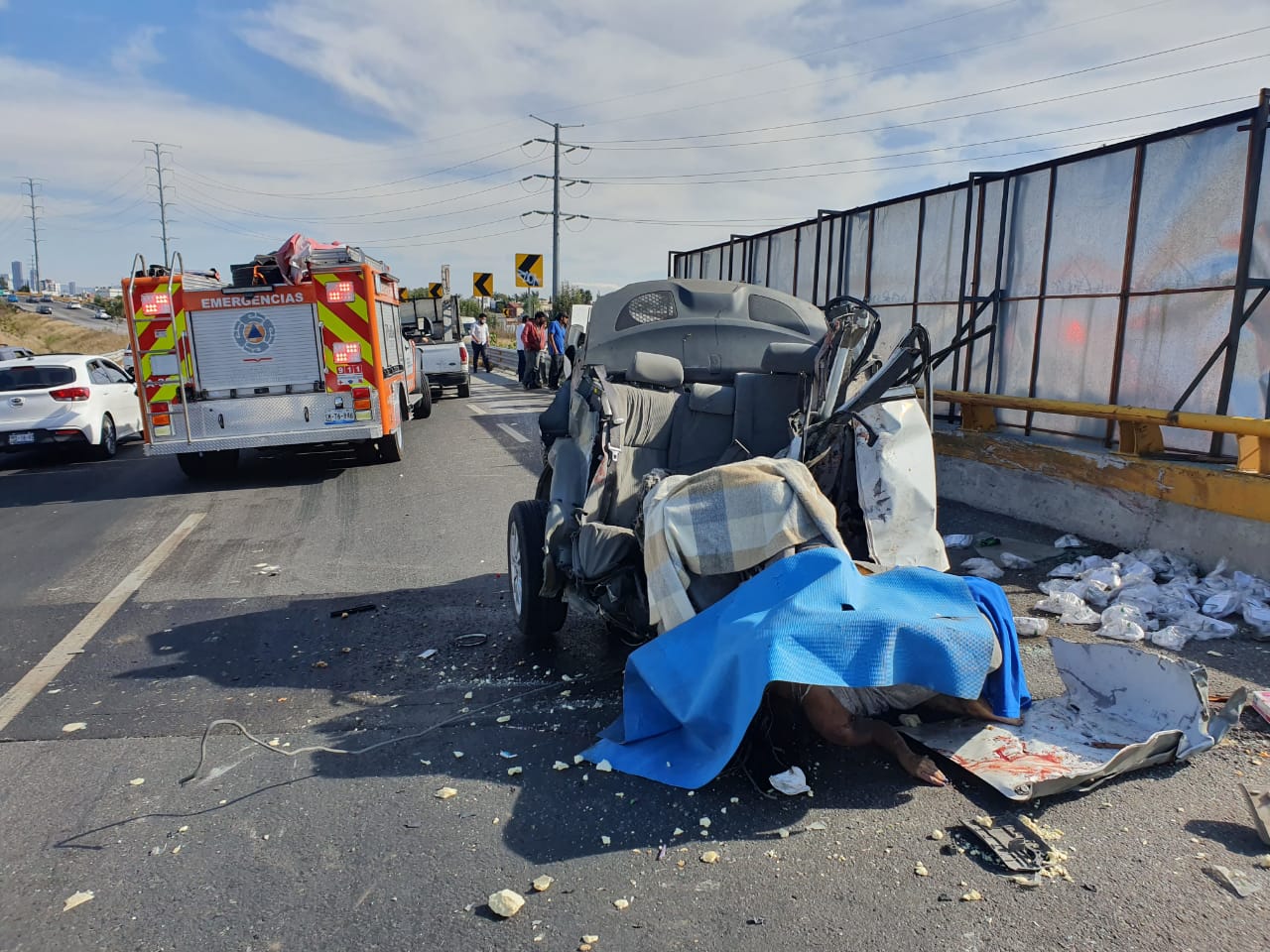 Muere una persona y un menor de edad resulta lesionado en accidente en Periférico