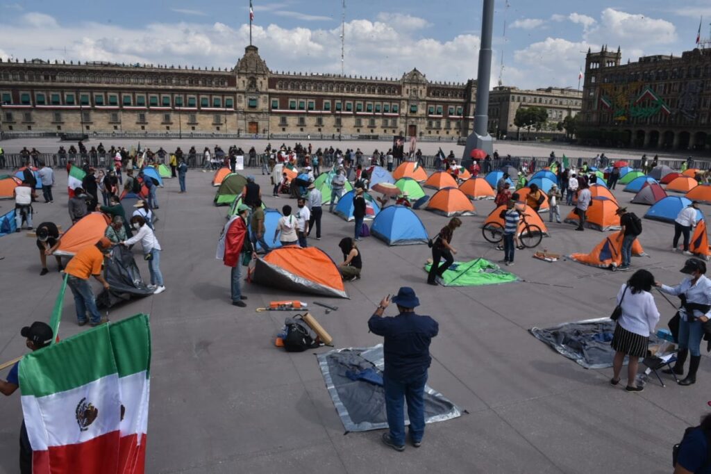 FRENA retira su campamento del Zócalo por violencia contra sus miembros