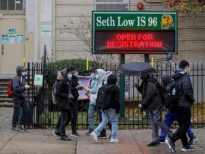 Vuelven a ordenar cierre de escuelas en Nueva York por covid-19