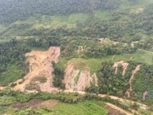 Evacuan a medio centenar de familias por deslave en Chiapas