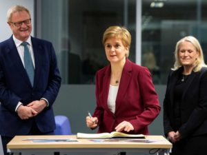 Escocia pedirá nuevo referéndum de independencia en 2021