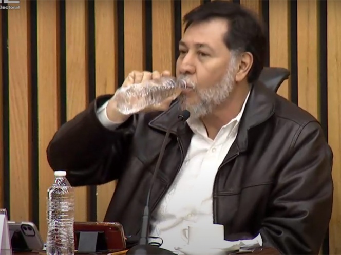 Fernández Noroña se niega a usar cubrebocas; ‘no puedo tomar agua’, dice
