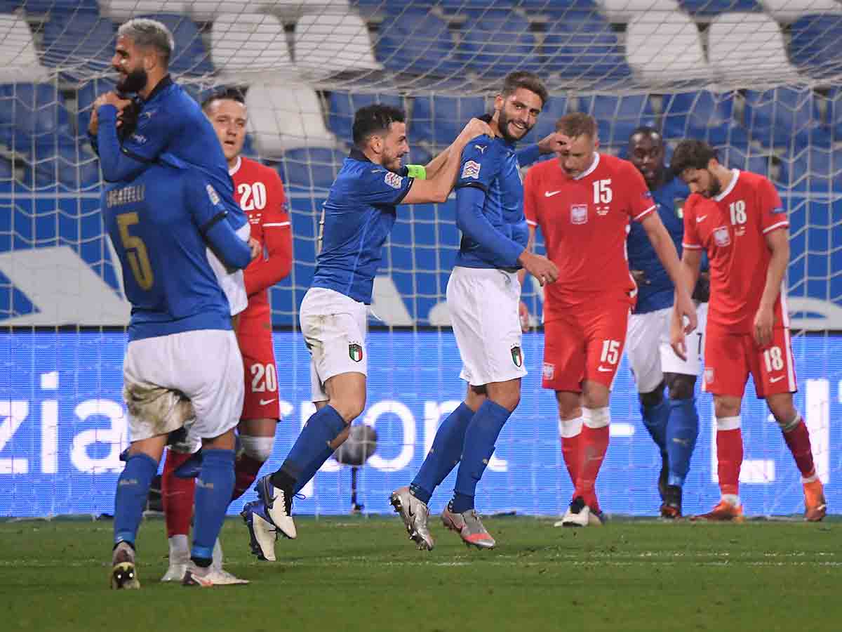 Italia supera sus ausencias y vence a Polonia