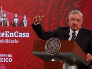 Llama López Obrador a tabasqueños a ponerse a salvo de inundaciones